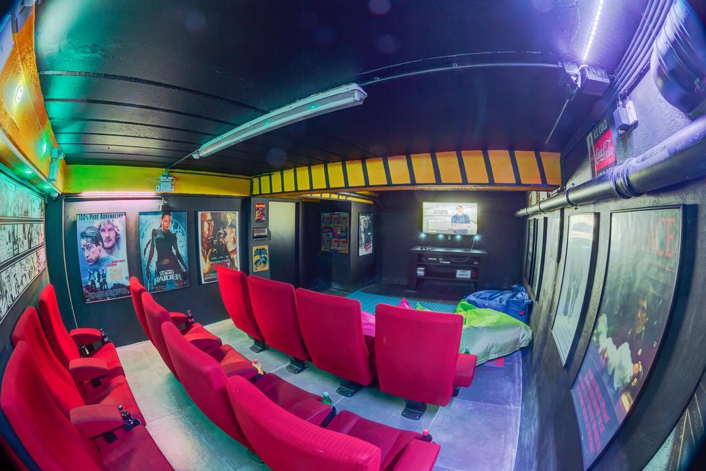 Cube Hostel Лёвен Экстерьер фото