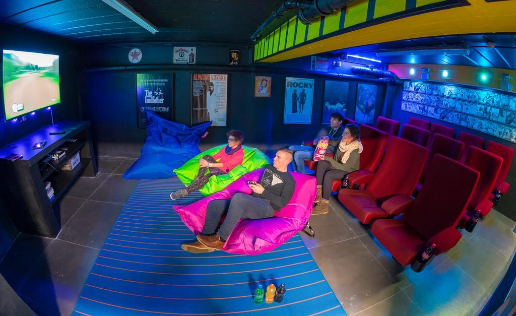 Cube Hostel Лёвен Экстерьер фото