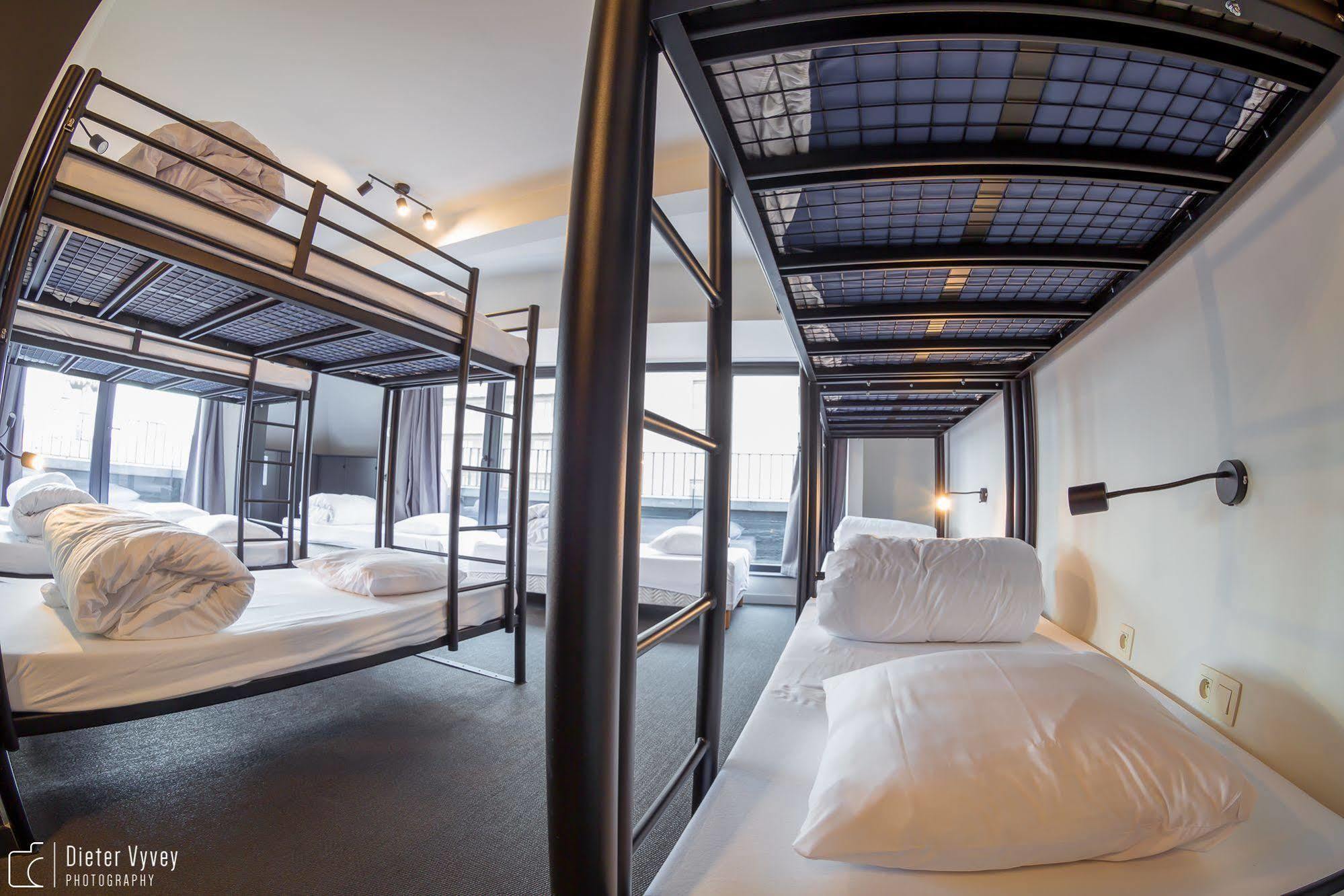 Cube Hostel Лёвен Экстерьер фото