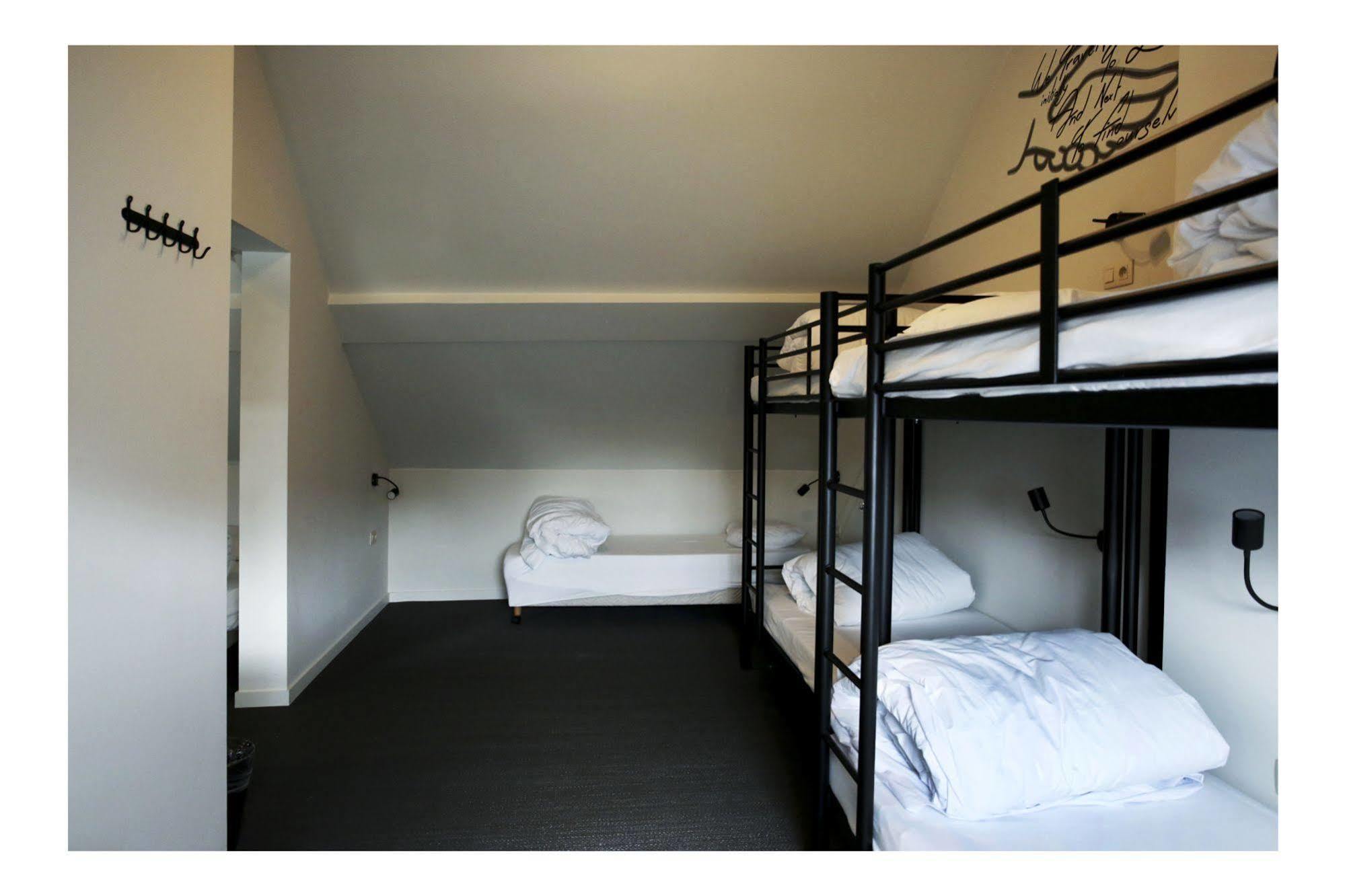 Cube Hostel Лёвен Экстерьер фото