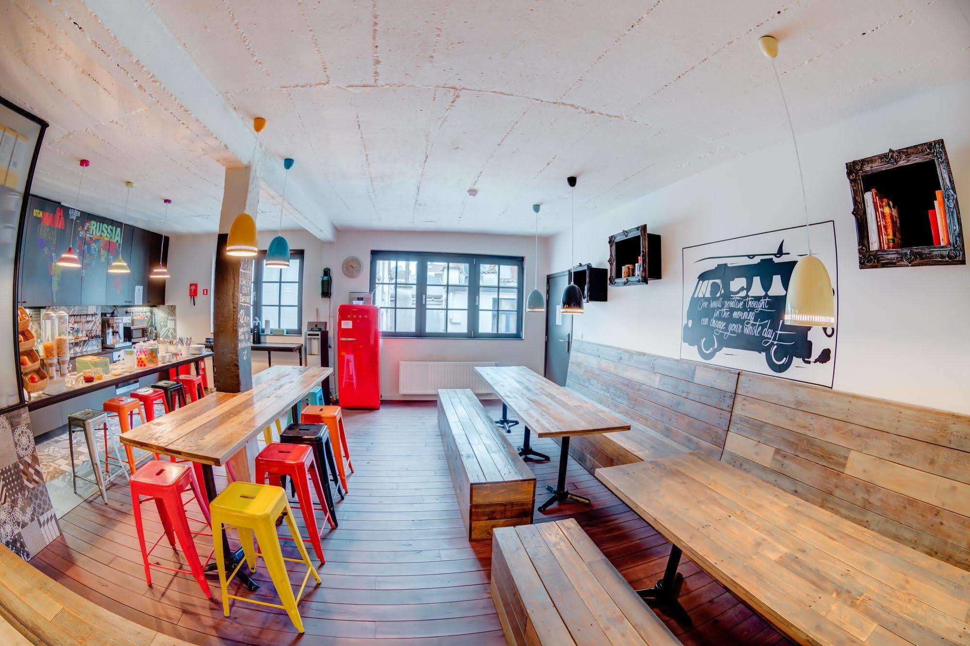 Cube Hostel Лёвен Экстерьер фото